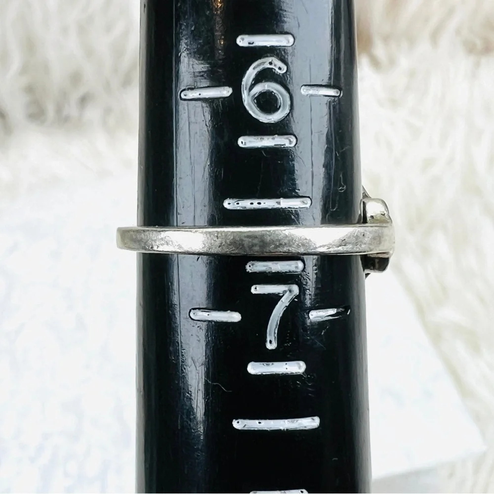 Beautiful aged Silvertone size 6 3/4 costume ring